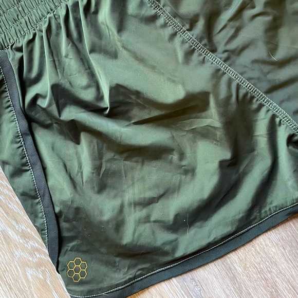 honey cut track shorts, forest green - Picture 3 of 3